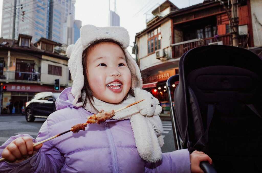 entertain toddlers while traveling